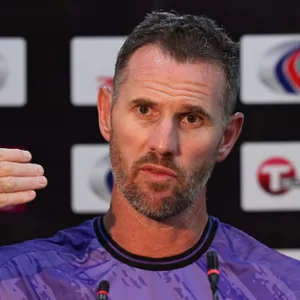 নাহিদকে আপাতত ‘জোরে বল করা’র পরামর্শ টেইটের