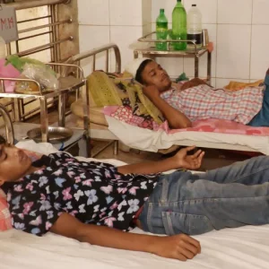 মাদারীপুরে পাওনা টাকা নিয়ে টর্চলাইট জ্বালিয়ে দু’পক্ষের সংঘর্ষ, আহত ৮