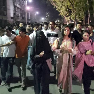 চট্টগ্রামে শিবির-ছাত্রদল সংঘর্ষ: রাবিতে ছাত্রদলের বিক্ষোভ