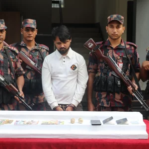 প্রায় দুই কোটি টাকার স্বর্ণসহ ভারতীয় নাগরিক আটক