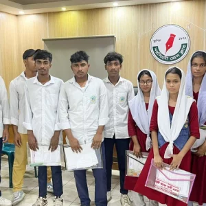 নরসিংদীতে ভুল প্রশ্নে পরীক্ষা দিয়ে বিপাকে এসএসসি পরীক্ষার্থীরা