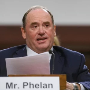 এবার পদ থেকে সরে দাঁড়াচ্ছেন মার্কিন নৌবাহিনী সচিব