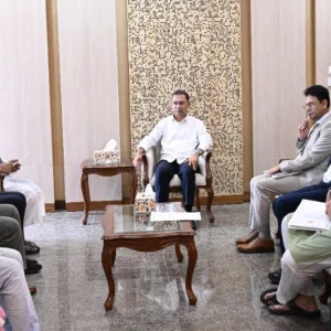 প্রধানমন্ত্রীর সঙ্গে অধ্যাপক আবদুল্লাহ আবু সায়ীদের বৈঠক