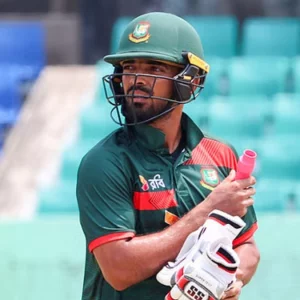 ব্যাটিংয়ে নেমে ৩ উইকেট হারিয়ে ধুঁকছে বাংলাদেশ