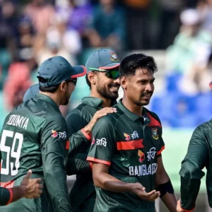 ফিফটি করা কেলিকে ফেরালেন মোস্তাফিজ, বিপাকে নিউজিল্যান্ড 