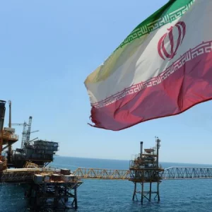 তেল স্থাপনায় হামলা হলে সমান জবাব দেবে ইরান