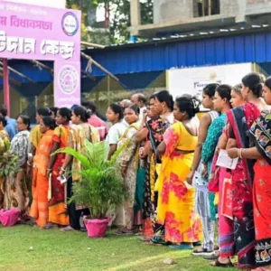 প্রথম ধাপে ৯২ শতাংশ ভোটের রেকর্ড, বিক্ষিপ্ত সহিংসতা