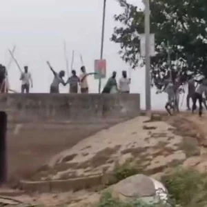 নাটোরে দুই পক্ষের দফায় দফায় সংঘর্ষ, নারীসহ আহত ৩০