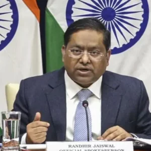 ‘সন্তান জন্ম দিতে যুক্তরাষ্ট্রে আসে’, ট্রাম্পের খোঁচার কড়া জবাব দিলো ভারত