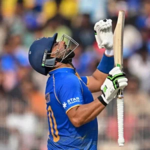 আম্পায়ারের বিরুদ্ধে অভিযোগ তুলে শাস্তি পেলেন আমিরাত অধিনায়ক