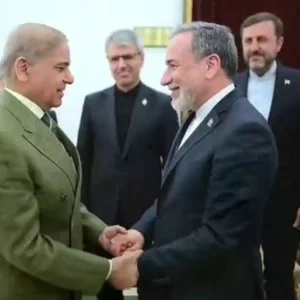 পাকিস্তানের প্রধানমন্ত্রীর সঙ্গে ইরানের পররাষ্ট্রমন্ত্রীর একান্ত বৈঠক