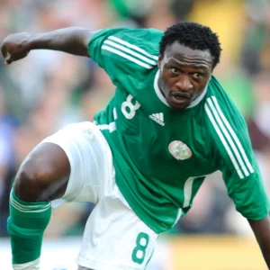 খেলতে খেলতে মাঠেই মারা গেলেন নাইজেরিয়ার সাবেক ফুটবলার