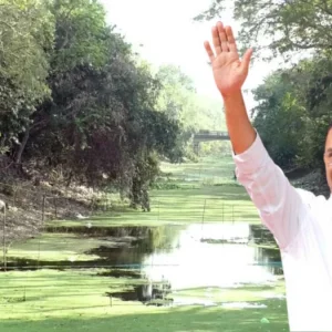 বাবার পথে কোদাল হাতে সেই উলাশী খাল পুনঃখননে যশোর যাচ্ছেন প্রধানমন্ত্রী