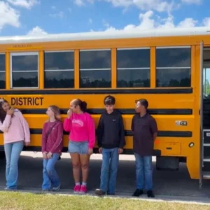 চলন্ত বাসে চালক অজ্ঞান, স্কুলের শিশুরাই বাস থামিয়ে দিল জরুরি কল