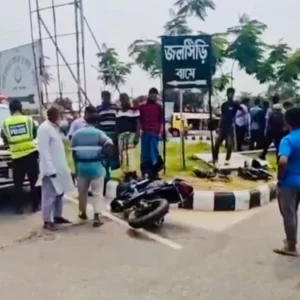 প্রাইভেটকারের পেছনে মোটরসাইকেলের ধাক্কা, প্রাণ গেল দুই বন্ধুর