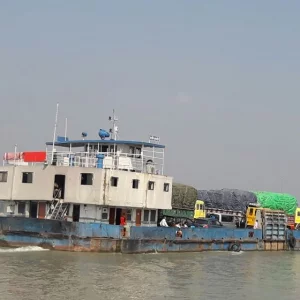 দেড় ঘণ্টা পর স্বাভাবিক হলো দৌলতদিয়া-পাটুরিয়া রুটে নৌযান চলাচল 
