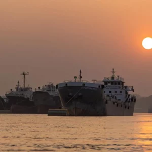 ৫ মে চট্টগ্রাম বন্দরে পৌঁছবে ১ লাখ টন অপরিশোধিত তেল 