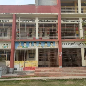 সরকারি স্কুলে এক শিক্ষিকাকে বেত দিয়ে পেটালেন আরেক শিক্ষিকা