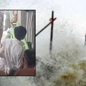 ঝড়ের কবলে মেঘনায় আটকা পড়েছে যাত্রীবাহী তিন লঞ্চ