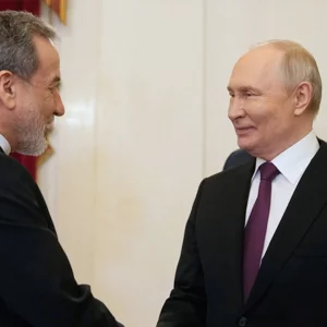 ইরানসহ আঞ্চলিক স্থিতিশীলতায় সহযোগিতার প্রতিশ্রুতি দিলেন পুতিন