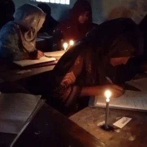 মোমবাতির আলোতে এসএসসি পরীক্ষা দিলেন রংপুরের মিঠাপুকুরের শিক্ষার্থীরা