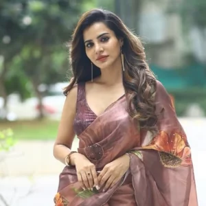 বিয়ের প্রলোভনে অর্থ আত্মসাতের অভিযোগ, ‘ভুয়া তথ্য’ বলে হুঁশিয়ারি নায়িকার