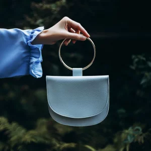 জেন-জিদের মানসিক চাপ কমায় ‘প্যানিক পাউচ’