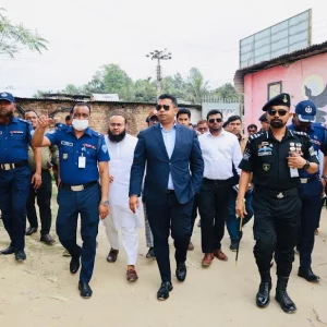 সমন্বিত প্রচেষ্টায় প্রাণহানি ছাড়াই জঙ্গল সলিমপুর নিয়ন্ত্রণে: চট্টগ্রামের ডিসি