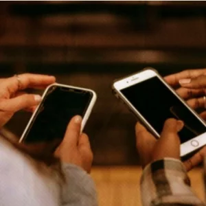 মোবাইল গ্রাহকদের জন্য সুখবর: বাড়ছে কথা বলা ও ইন্টারনেটের গতি