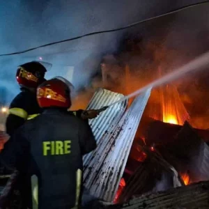 প্রেম নিয়ে বিরোধে পাল্টাপাল্টি হামলা, বাড়িতে অগ্নিসংযোগ