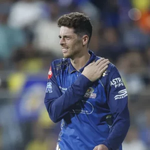 ইনজুরিতে আইপিএল শেষ স্যান্টনারের 