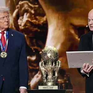 ট্রাম্পকে দেওয়া ফিফার শান্তি পুরস্কার বাতিলের দাবি