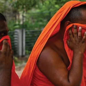 শ্রীলঙ্কার বিমানবন্দরে ১১০ কেজি গাঁজাসহ ২২ বৌদ্ধ ভিক্ষু গ্রেপ্তার