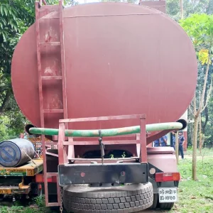 পাম্পে তেল আসার আগেই পথে পাচার, তেলবাহী গাড়ি জব্দ