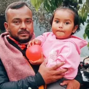 বজ্রপাতে প্রাণ গেল বাবার, কোল থেকে ছিটকে প্রাণে বাঁচল মেয়ে