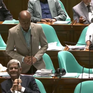 সংসদে নিজের নির্ধারিত আসনে না বসে পেছনে বসলেন প্রধানমন্ত্রী