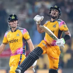 বাবরের সেঞ্চুরিতে ফাইনালে পেশোয়ার জালমি