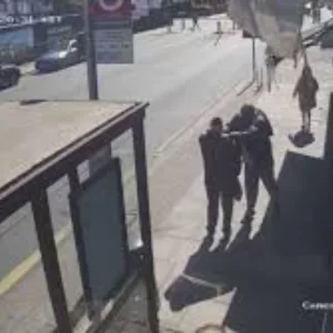 লন্ডনে ২ ব্যক্তিকে এলোপাতাড়ি ছুরিকাঘাত