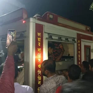 কুড়িগ্রামে ট্রাক-মাইক্রোবাস সংঘর্ষে নিহত ৩, আহত ১১