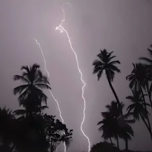 দুপুরের মধ্যে ৯ অঞ্চলে বজ্রবৃষ্টির আভাস
