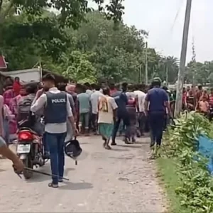 আদালতের নির্দেশে স্বপদে ফিরেই বাধার মুখে আলমডাঙ্গার ৪ ইউপি চেয়ারম্যান, এক ইউপিতে সংঘর্ষ