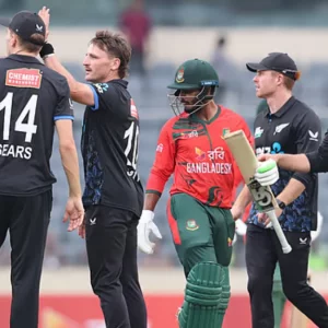 বিপাকে বাংলাদেশ, ঝুম বৃষ্টিতে বন্ধ খেলা