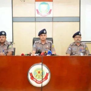 বোরখা পরে প্রাথমিক শিক্ষা অধিদপ্তরে আগুন দেয় পরিচ্ছন্নতা কর্মী: পুলিশ