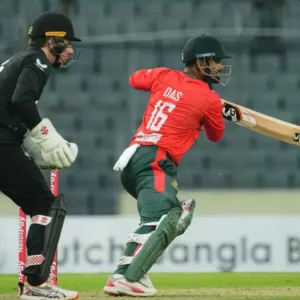 চরম ব্যাটিং বিপর্যয়ে ১০২ রানে অলআউট বাংলাদেশ 