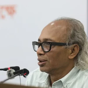 দায়িত্বশীল সাংবাদিকতার স্বার্থে রাজনৈতিক দলগুলোকে দ্বিচারিতা পরিহার করতে হবে: নূরুল কবীর