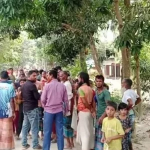 টাঙ্গাইলে ছাত্রীকে নিপীড়নের অভিযোগে প্রধান শিক্ষককে পিটুনি, স্কুলে তালা