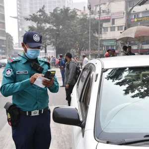 ট্রাফিক আইন ভাঙলে অটো নোটিশ, হাজিরা না দিলে পরোয়ানা