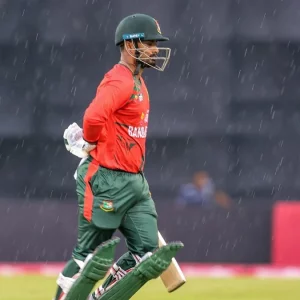 ম্যাচের মোড় ঘুরিয়ে দেয় বৃষ্টি