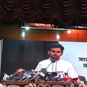 আমরা প্রধানমন্ত্রীকে পলিটিক্যালি ভাইব্রেন্ট হিসেবে দেখতে চাই: আসিফ মাহমুদ