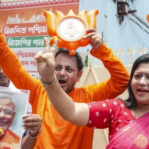 ব্যবধান বাড়ছে, পশ্চিমবঙ্গে প্রথমবারের মতো বিজেপির সরকার গঠনের সম্ভাবনা
